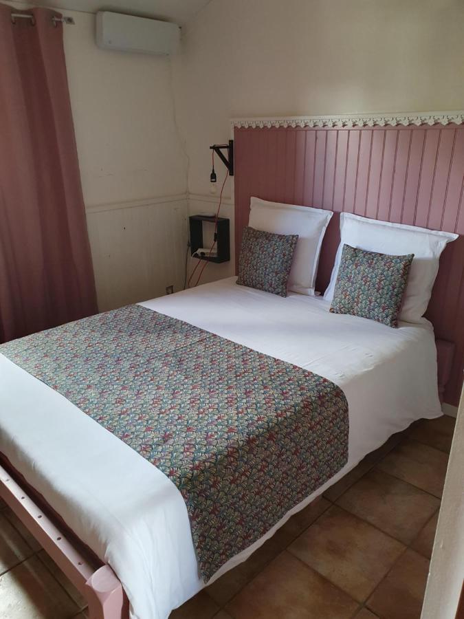 Chambres Et Table D'Hote Les Hortensias Ла-Плейн-де-Кафр Екстер'єр фото